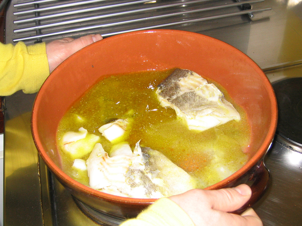 Bacalao al pil-pil. Famous dish from Basque.El duro trabajo