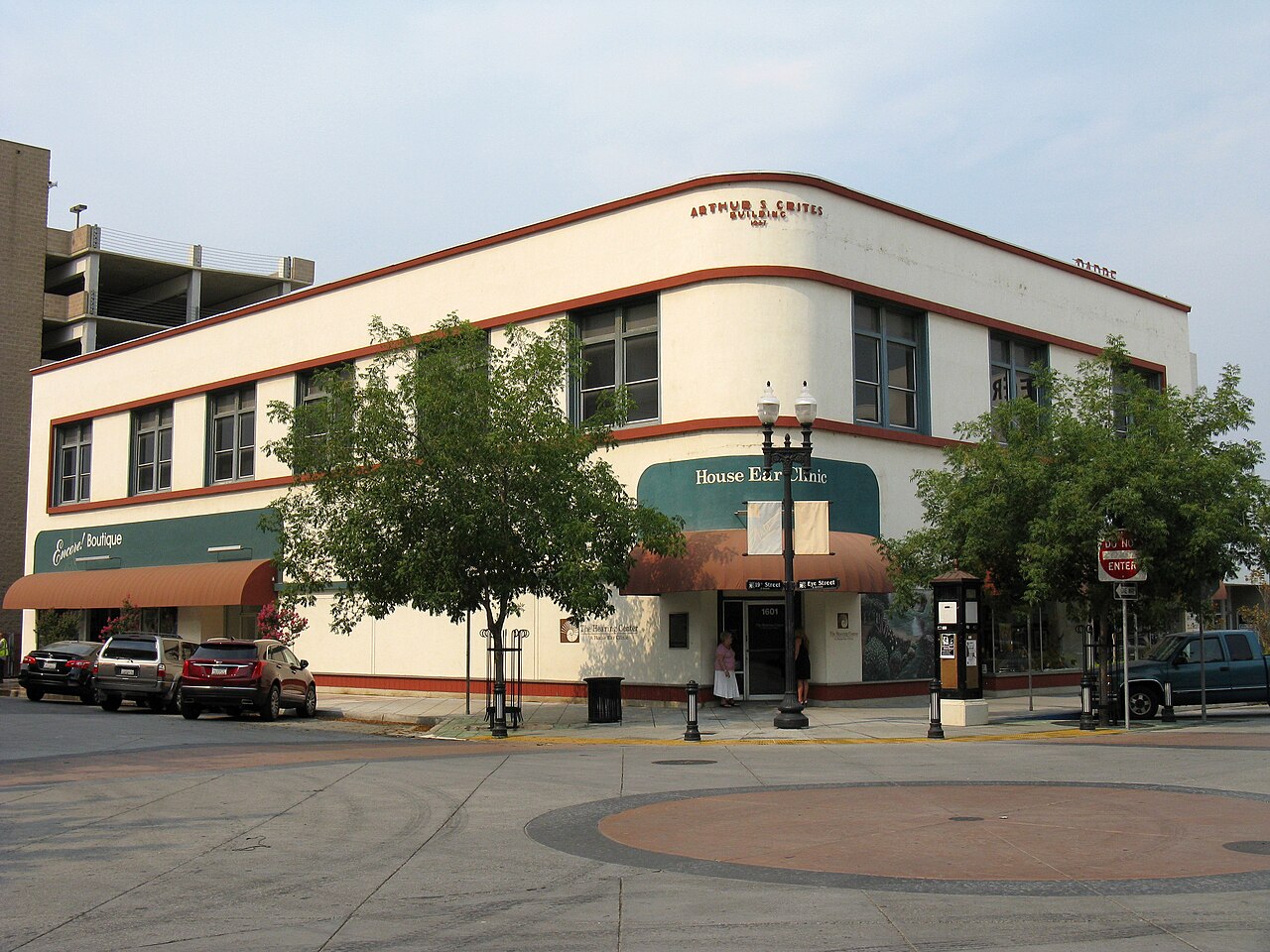 The Arthur S. Crites Building at the SW corner of 19th and Eye Streets. Originally built in 1901 by J.B. Berges for the Redlick Brothers department store who occupied the entire building until 1911. D