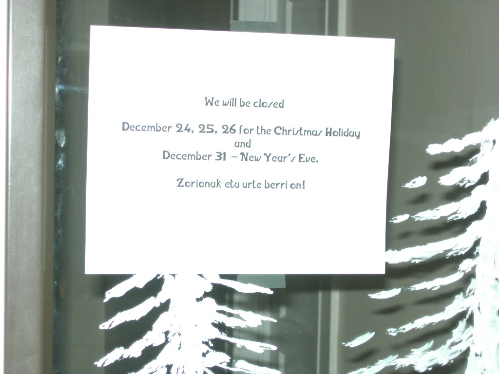 a notice in English and Basque in a restaurant in Boise, Idaho