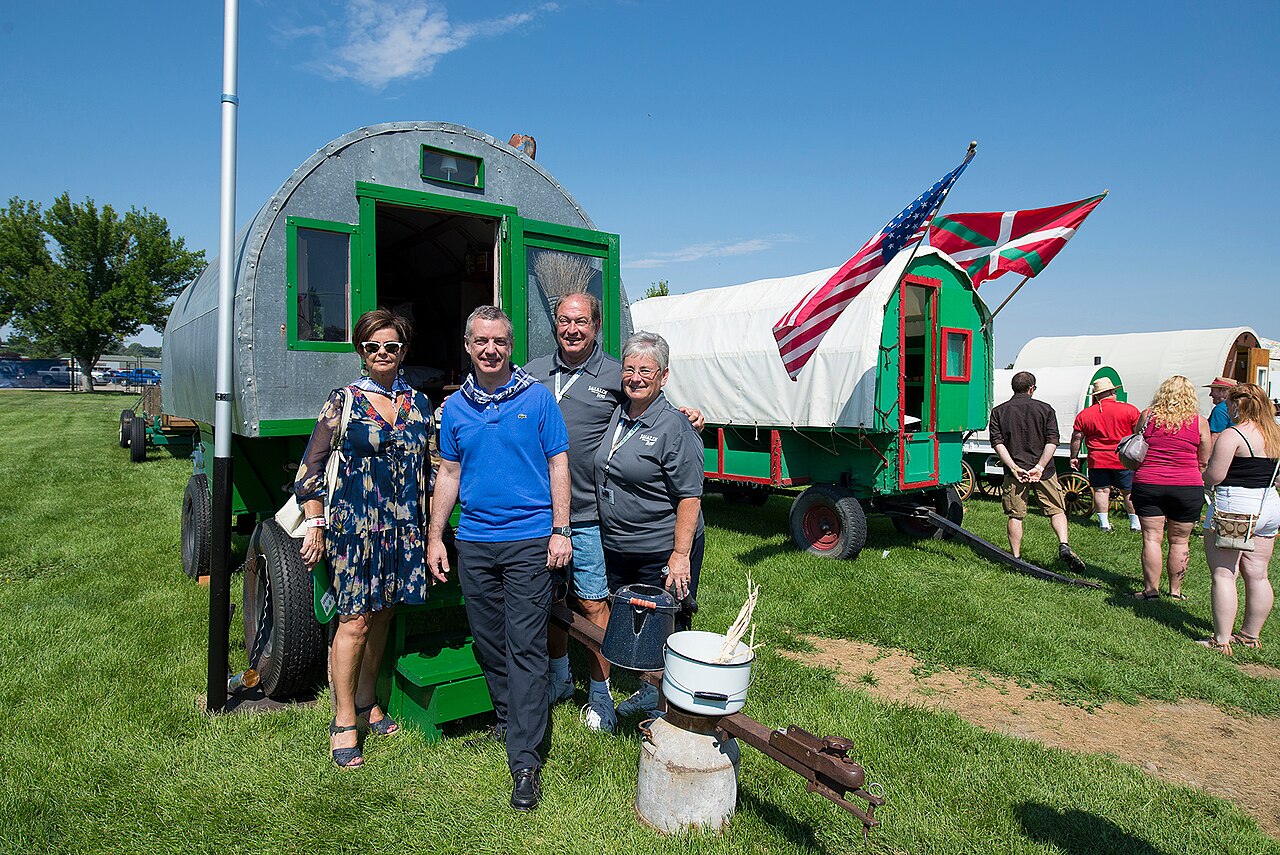 Basque president Iñigo Urkullu in Boise's Jaialdia 2015 Basque festival with wife in a Basque Shepherd Wagon expo