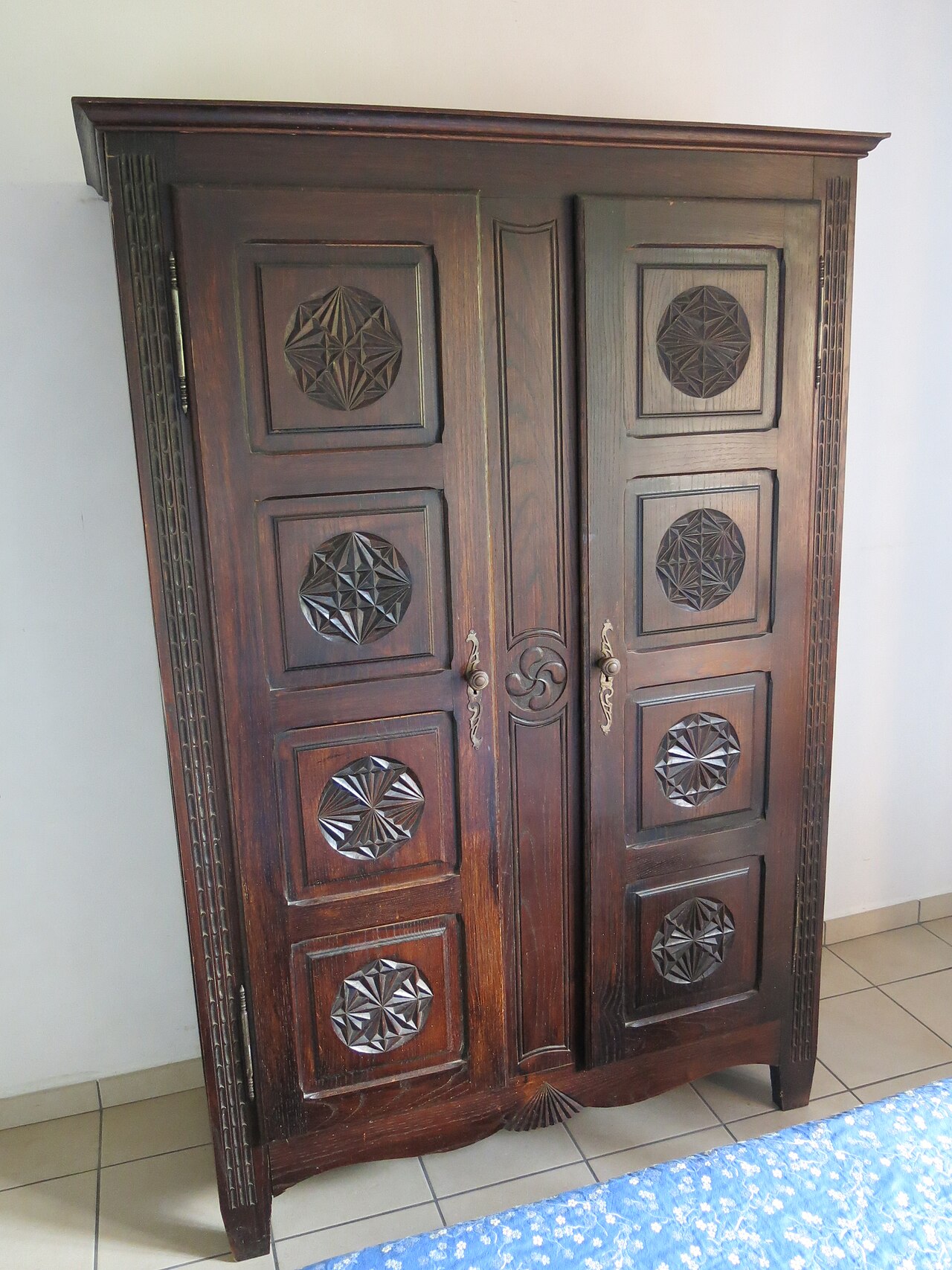 Basque cupboard with lauburu (=basque cross), (Pyrénées-Atlantiques, France).