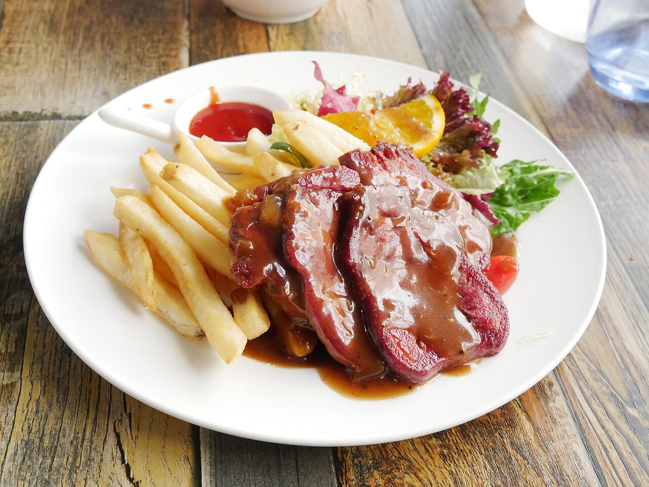 Ox tongue with salad and fries from Gathering in Yuen Long