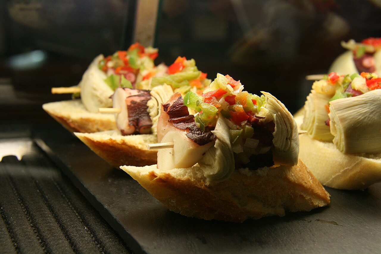 Pincho (pintxo) de pulpo con alcahofa