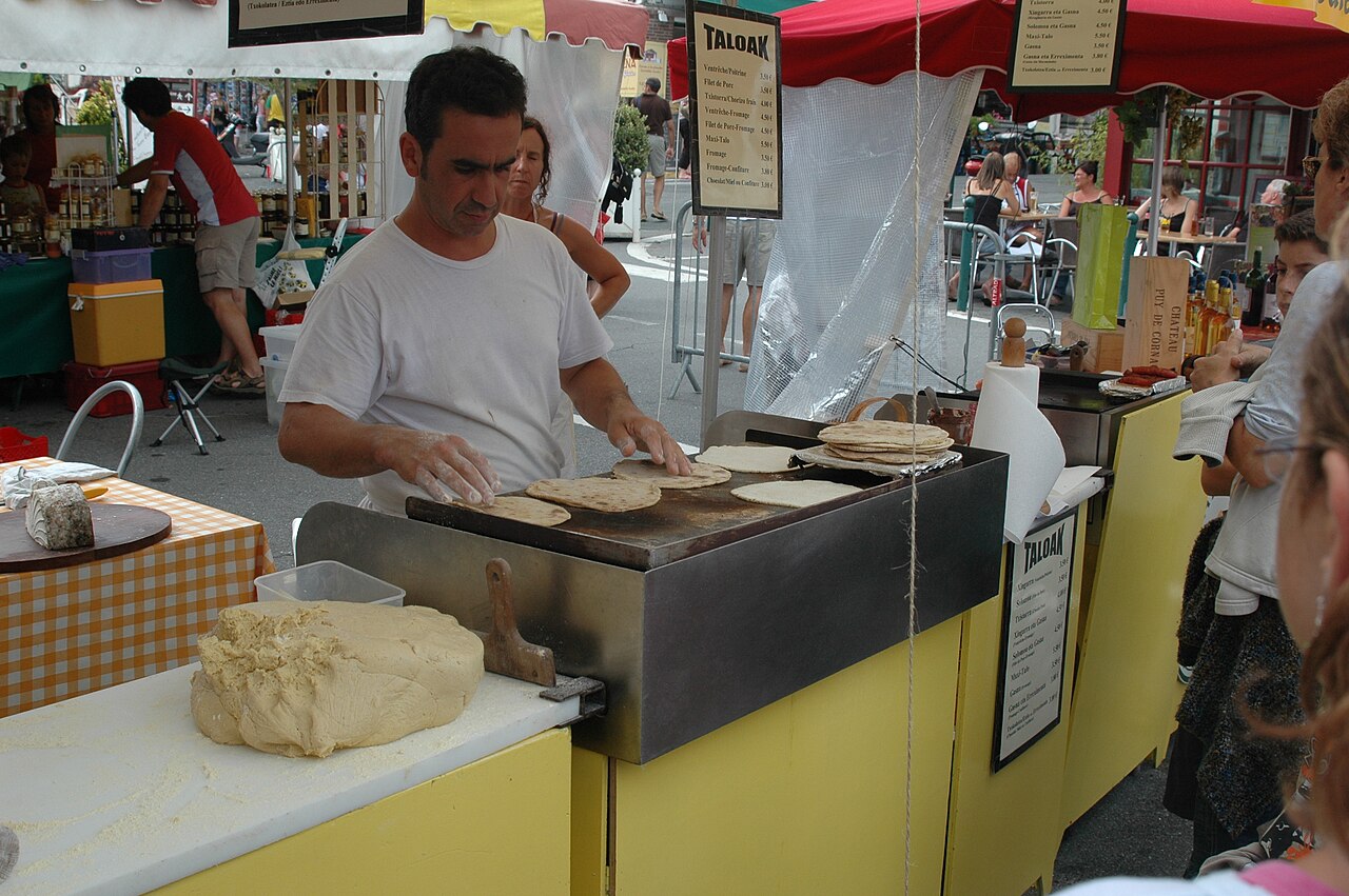 Bidart, fabrication de taloa au marché. Photo prise le 01/08/06 par Harrieta171
