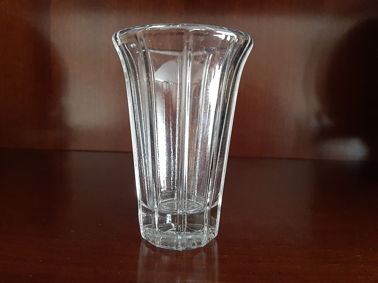 Typial glass to drink chacoli in Begoña (Esteban Kadarso)