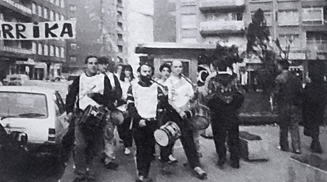 Santutxuko txistulariak Iturriaga kalean 1989an