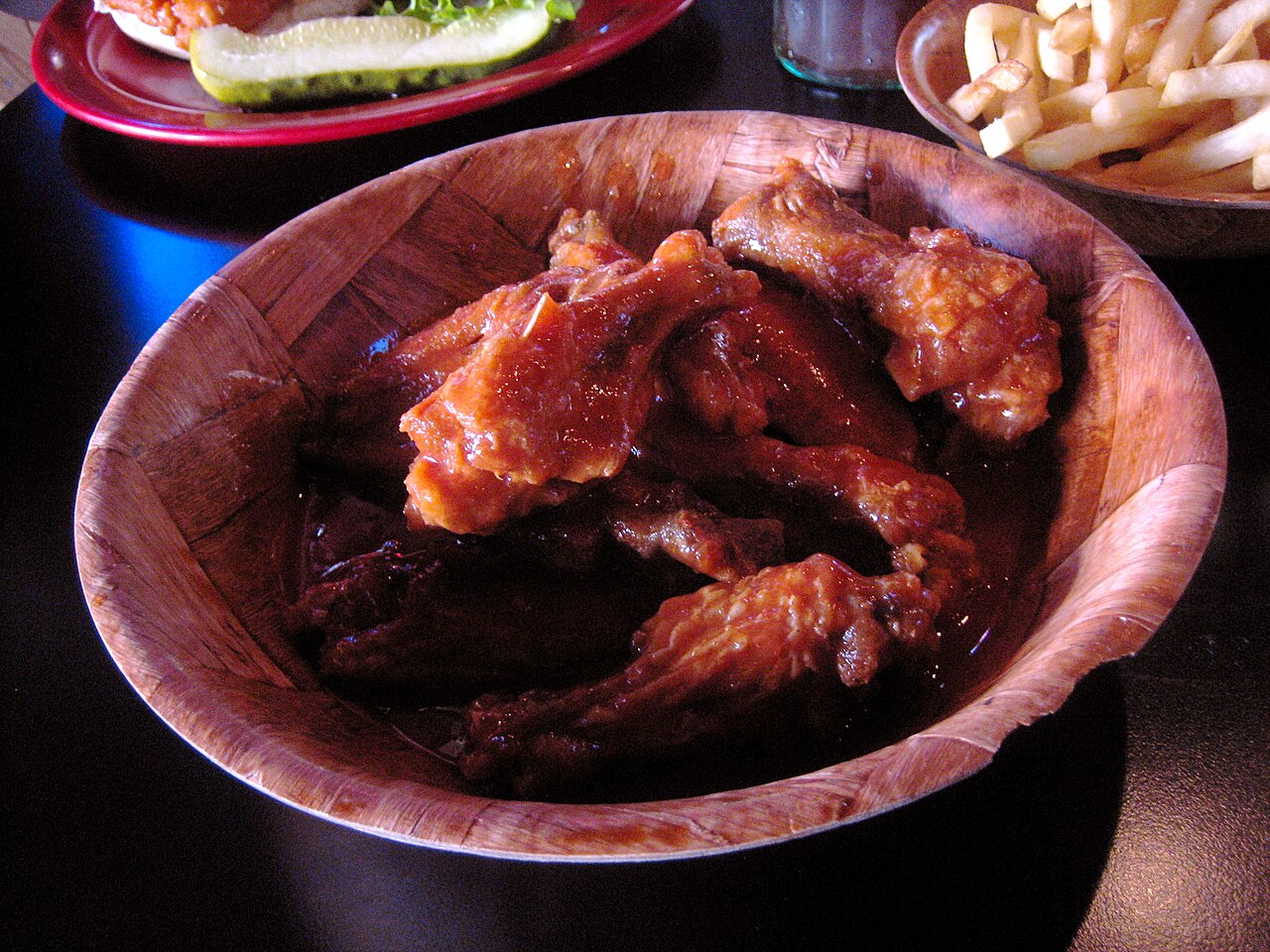 Picture of hot chicken (buffalo) wings from w:Duff's in w:Buffalo, New York
