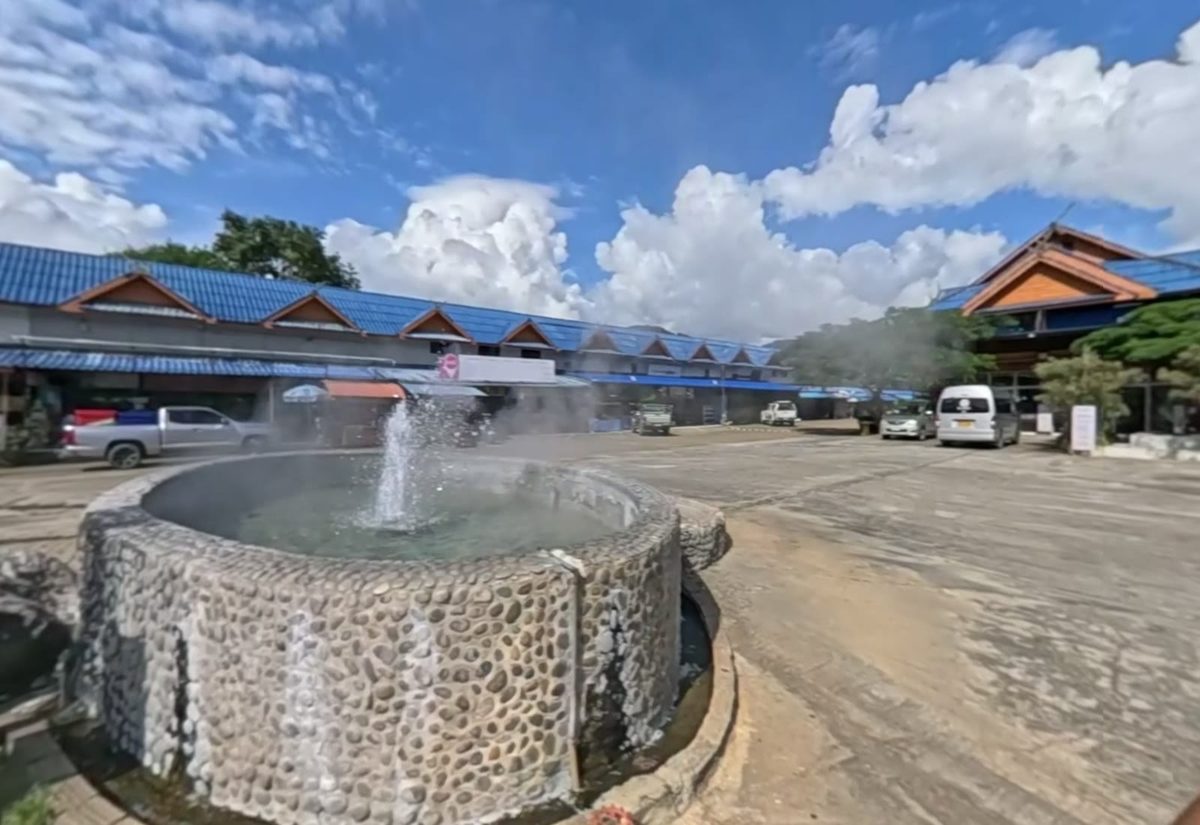 The geyser at Mae Khachan hot spring