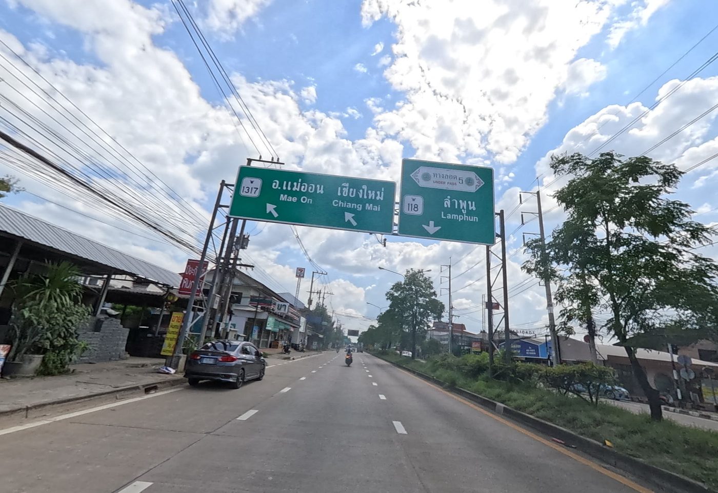 Highway junction with signs to Mae On, Chiang Mai and Lamphun