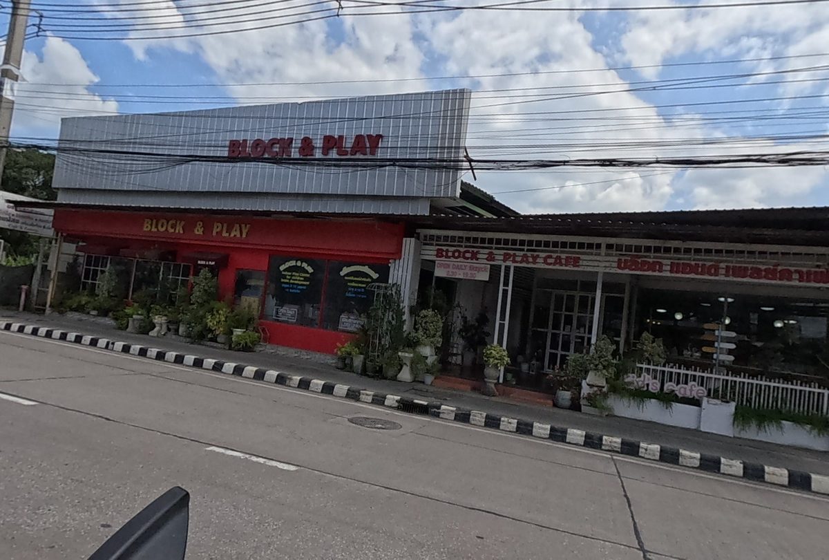 Block and Play Cafe, seen from the road