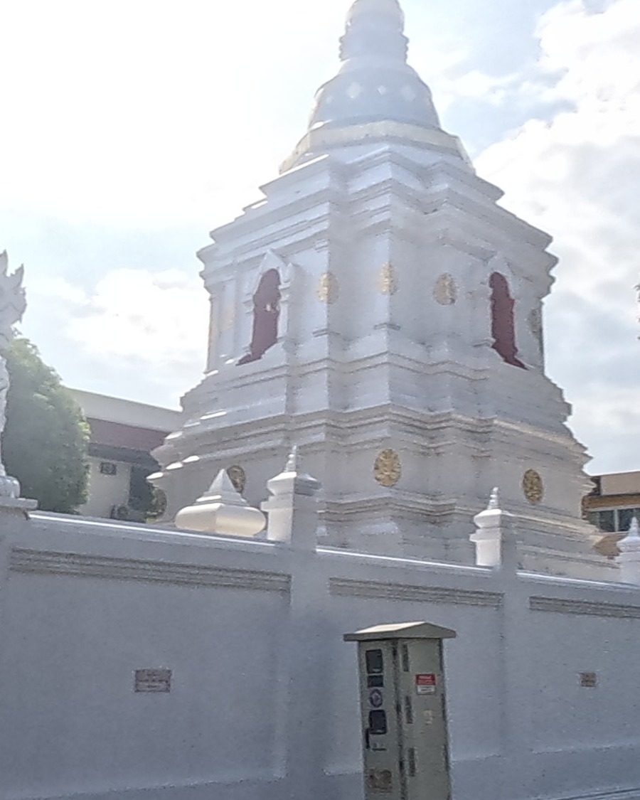 White and gold chedi at Wat Chai Sri Phoon