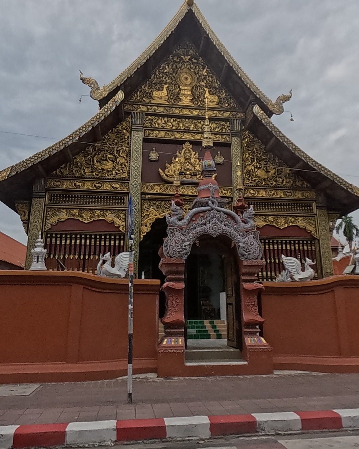 Wat Dokkham's gilded gate