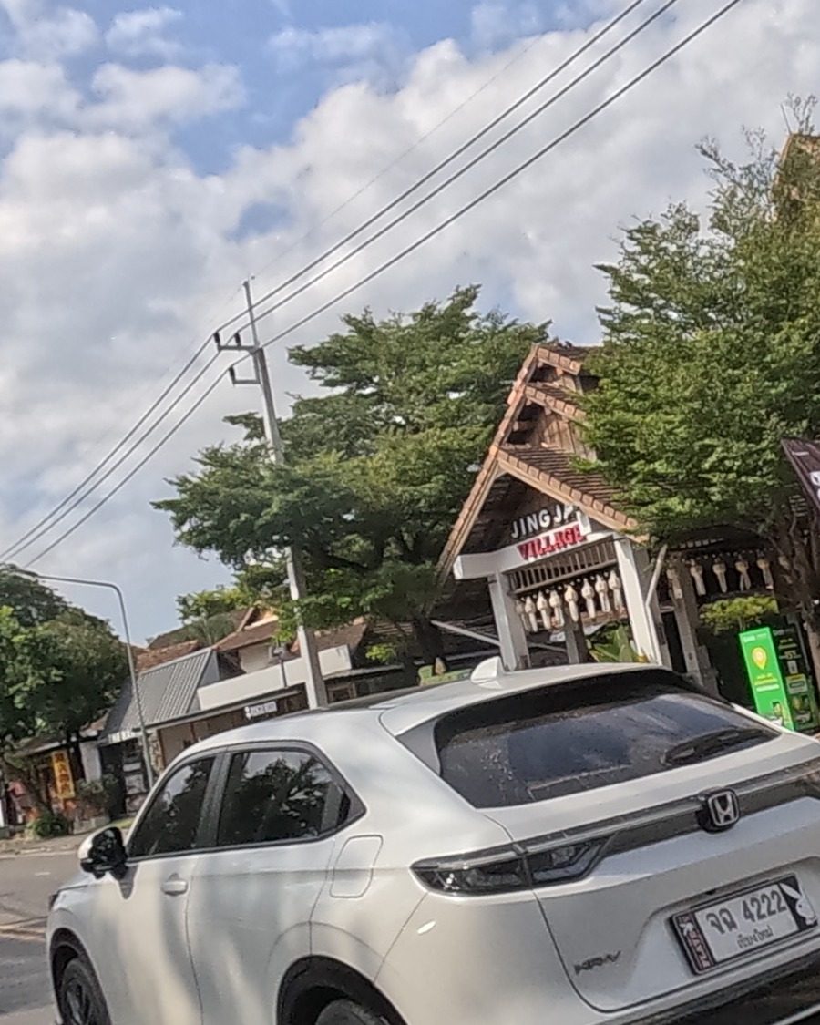 The gate into Jing Jai Village