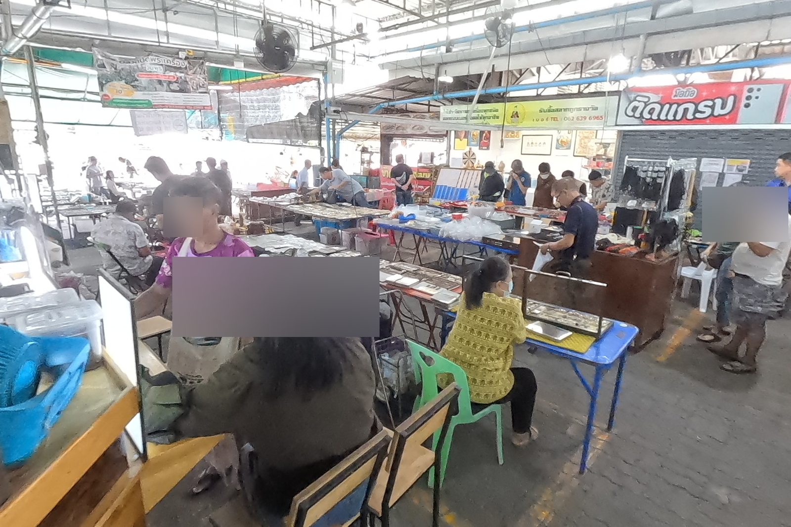 Dealers at their amulet tables