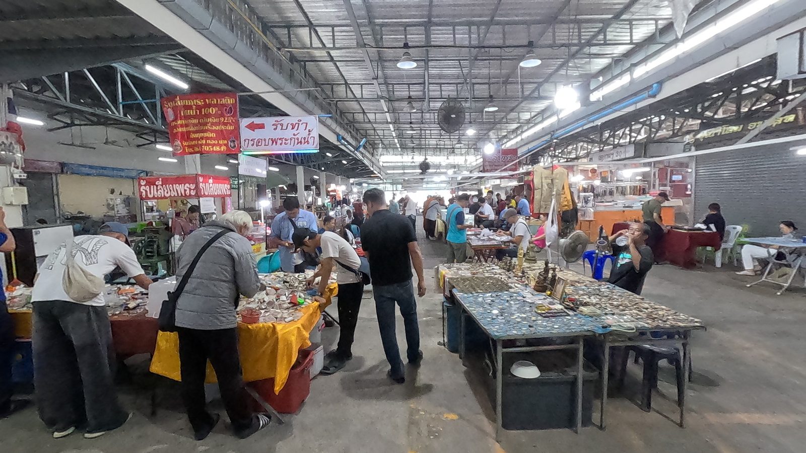 The central aisle at its busiest