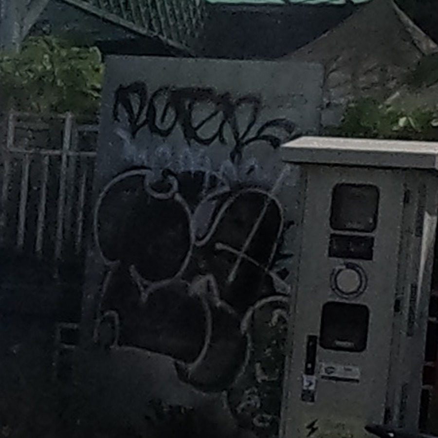 Black tag between the painted boxes