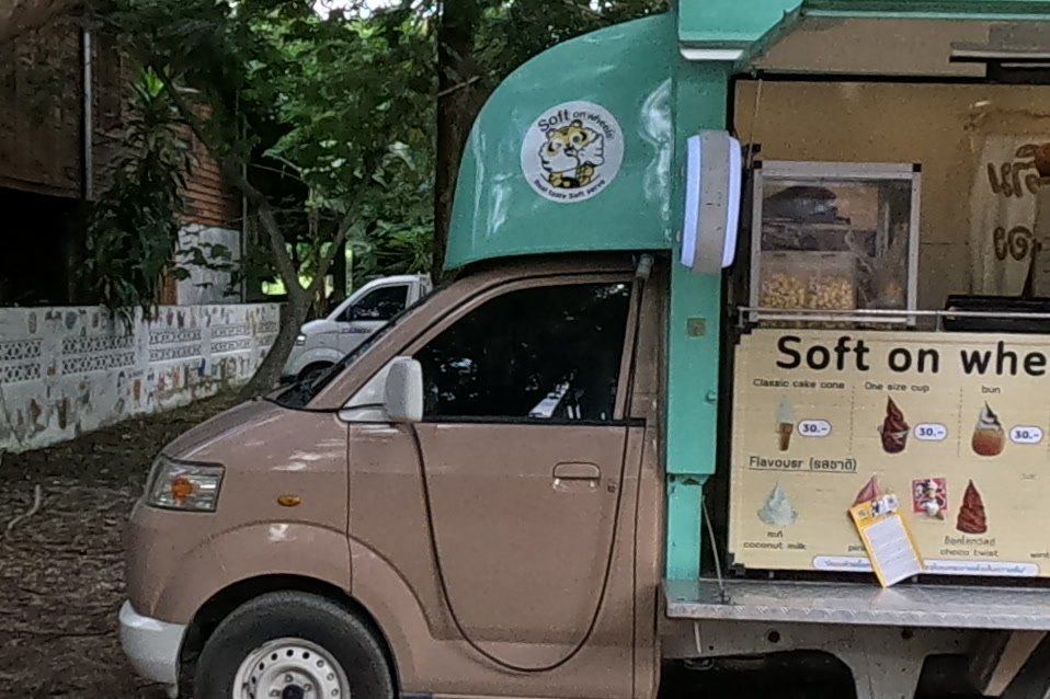 Soft on wheels ice-cream truck — Chamcha Market, San Kamphaeng