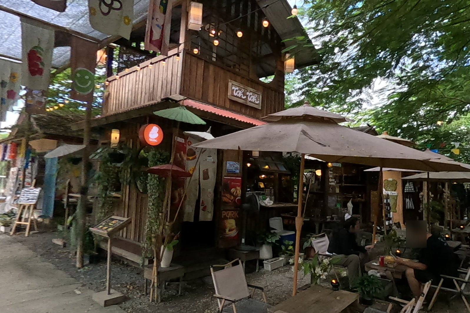 Tok Tok café under string lights — Chamcha Market, San Kamphaeng