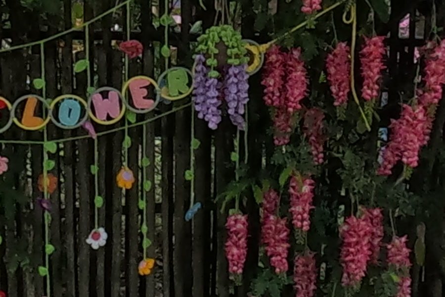 Crochet wisteria under a SUNFLOWER garland — Chamcha Market, San Kamphaeng