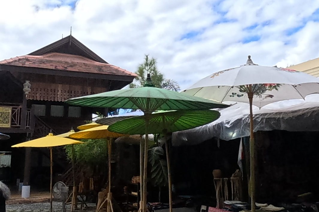 Painted paper umbrellas in green, yellow and white — Chamcha Market, San Kamphaeng