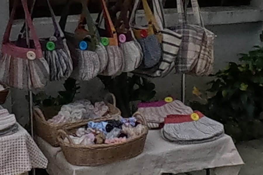 Woven bags with big wooden buttons — Chamcha Market, San Kamphaeng