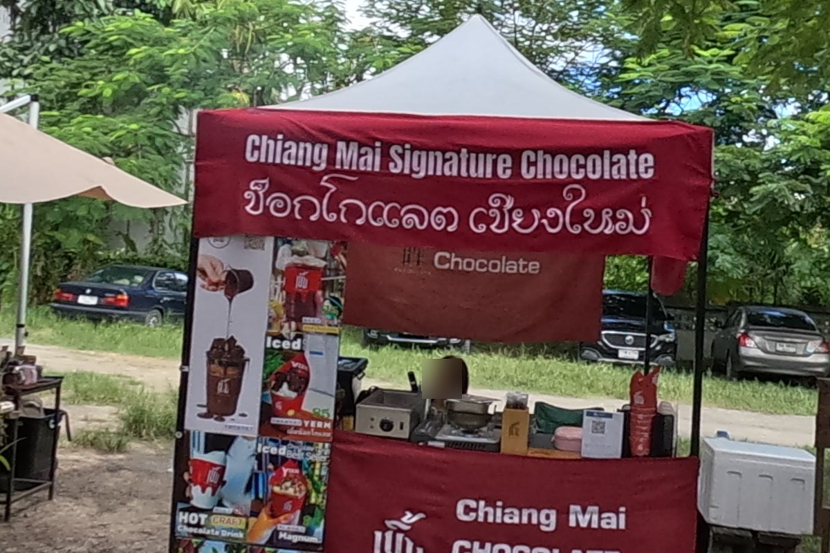 Chiang Mai Signature Chocolate at Chamcha Market, San Kamphaeng: chocolate drinks, iced and hot