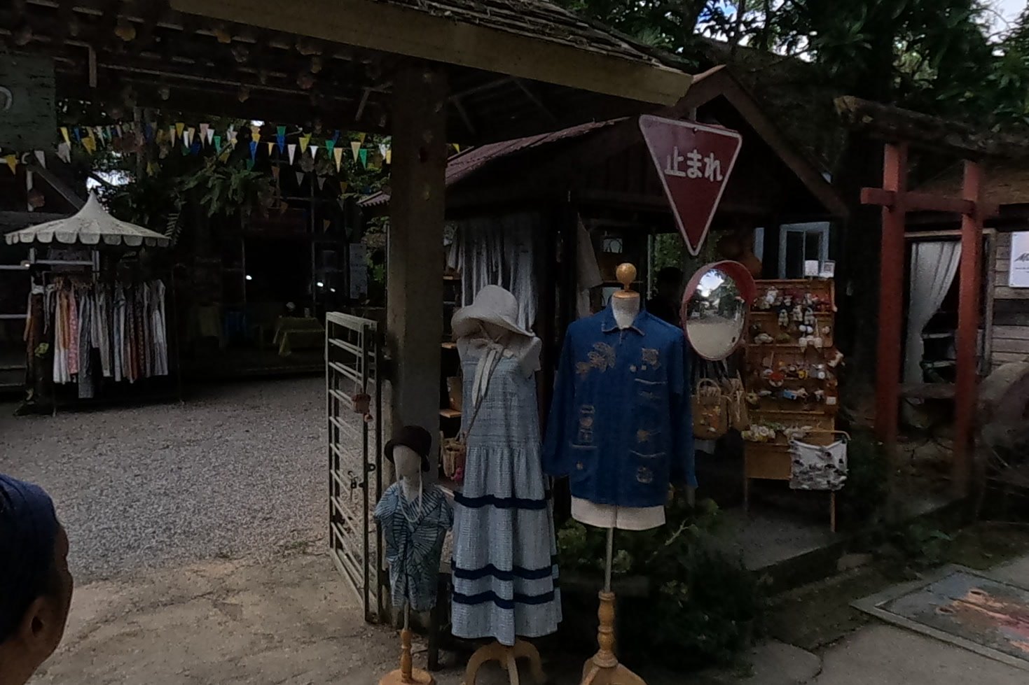 เวียงอุษา at Chamcha Market, San Kamphaeng: indigo and embroidered jackets, dresses and hats