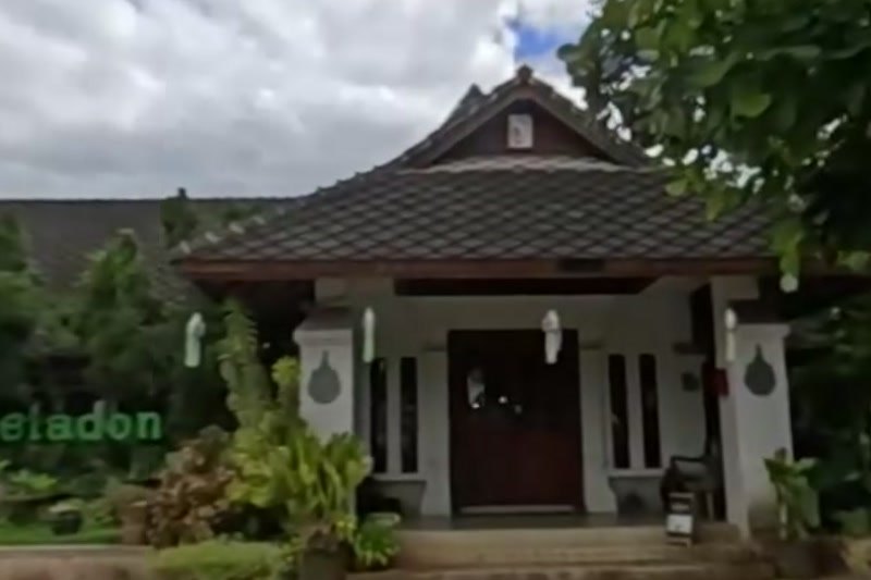 Baan Celadon entrance pavilion — San Kamphaeng