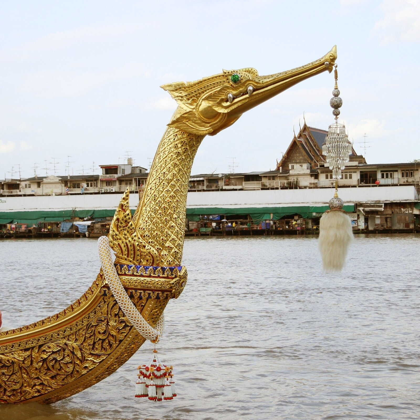 Bow of the royal barge Suphannahong: carved, lacquered and gilded hamsa head with glass inlay (rehearsal, 29 Oct 2007).