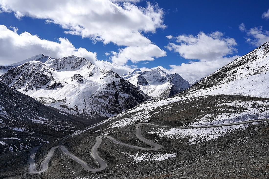 Darcha-Padum road winding up to Shinku La, Lahaul, Himachal, India.  Elev. 4,975m (16,322'). Peaks about 5,600m (18,375').