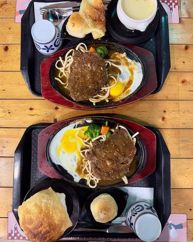 Steak on pasta with black pepper sauce and an over-easy egg