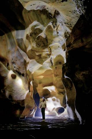 Tham Luang Mae Sap Cave: Where Nature Paints the Cave in Rainbow Colors