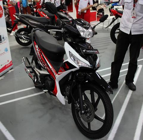 A Honda Supra X 125 FI photographed in Jakarta Fair 2016, Jakarta, Indonesia on June 21, 2016.