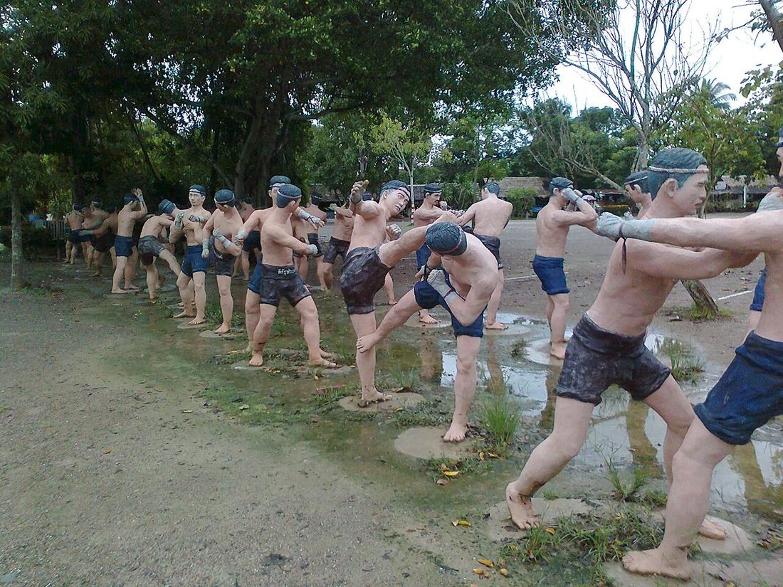 Bang Kung Barracks  - Thai Boxing Sculptures For Learners