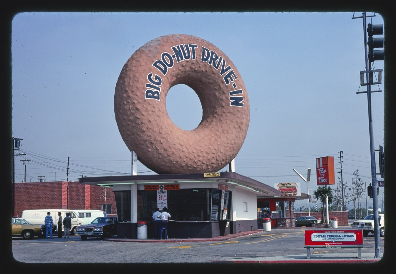 Title: Big Do-Nut Drive-in, Inglewood, California
Physical description: 1 photograph : color transparency ; 35 mm (slide format).
Notes: Forms part of: John Margolies Roadside America photograph arc