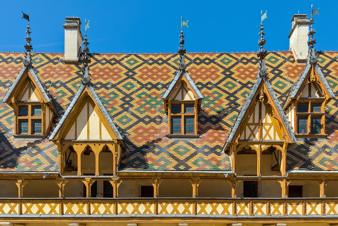 Beaune (Côte-d'Or, France) - Hôtel-Dieu (former hospital) - Courtyard - The glazed tiles roof