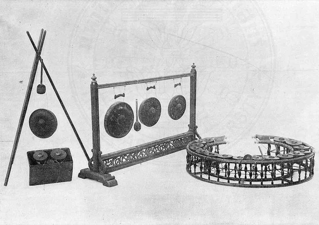 A ฆ้องโมง khong mong hangs from its tripod at left, 1931, with gongs built from it.